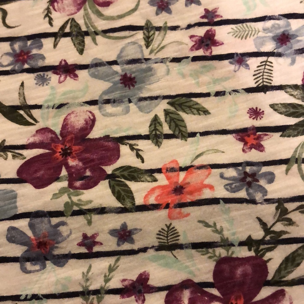Floral tank - Picture 3 of 3